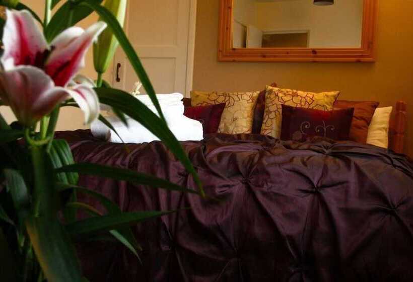 צימר The Bell   Restaurant With Rooms