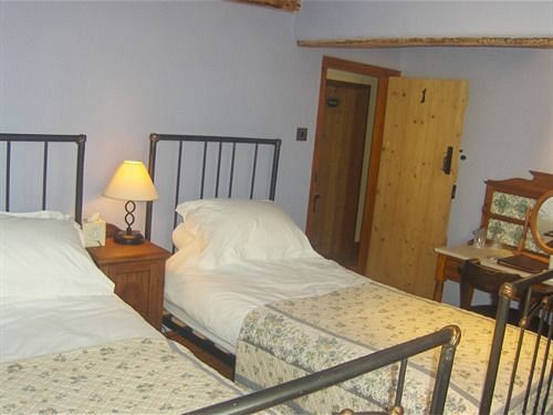 Bed and Breakfast Box Bush Cottage