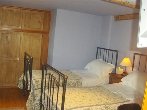 Bed and Breakfast Box Bush Cottage