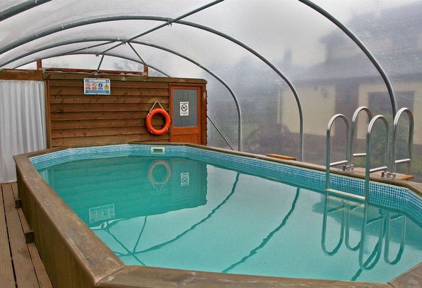 Bed and Breakfast Box Bush Cottage