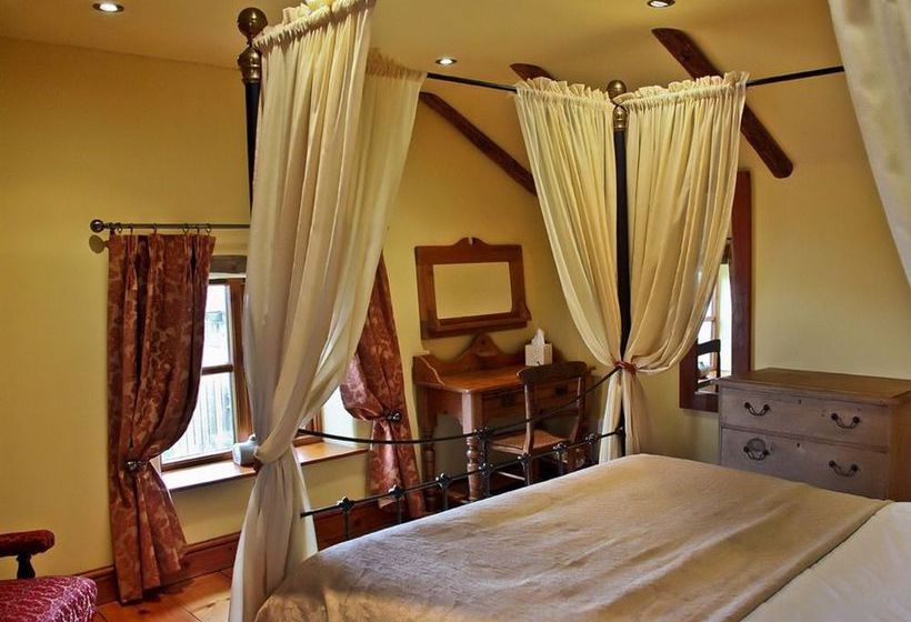 Bed and Breakfast Box Bush Cottage