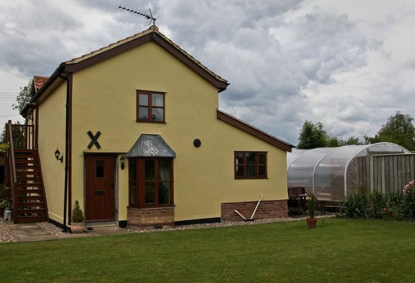 Bed and Breakfast Box Bush Cottage