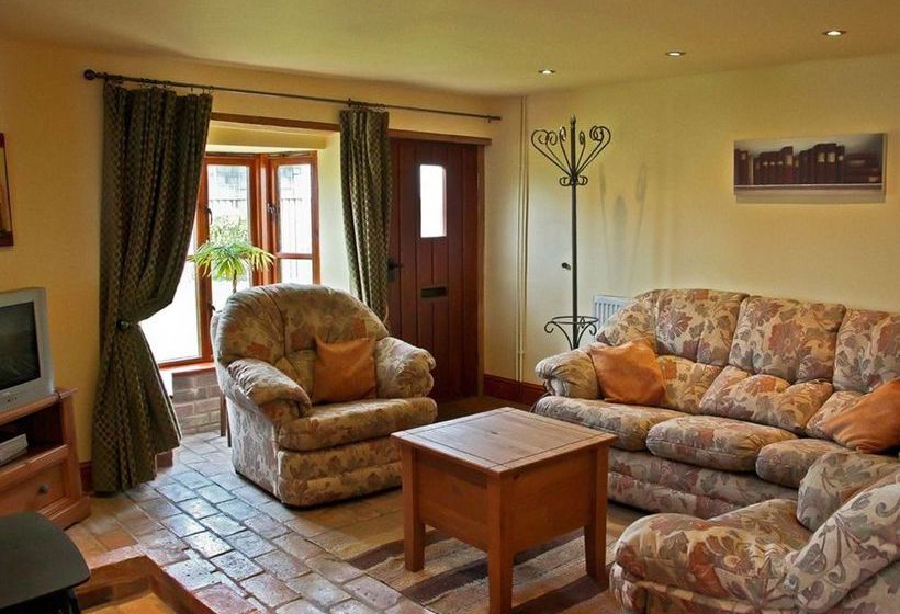 Bed and Breakfast Box Bush Cottage