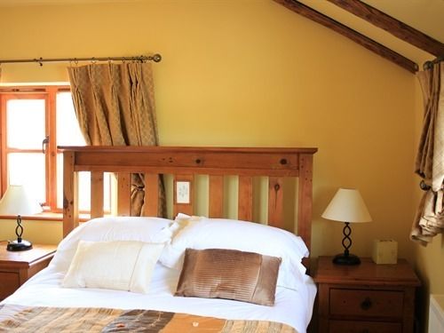 Bed and Breakfast Box Bush Cottage