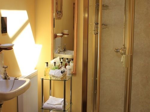 Bed and Breakfast Box Bush Cottage