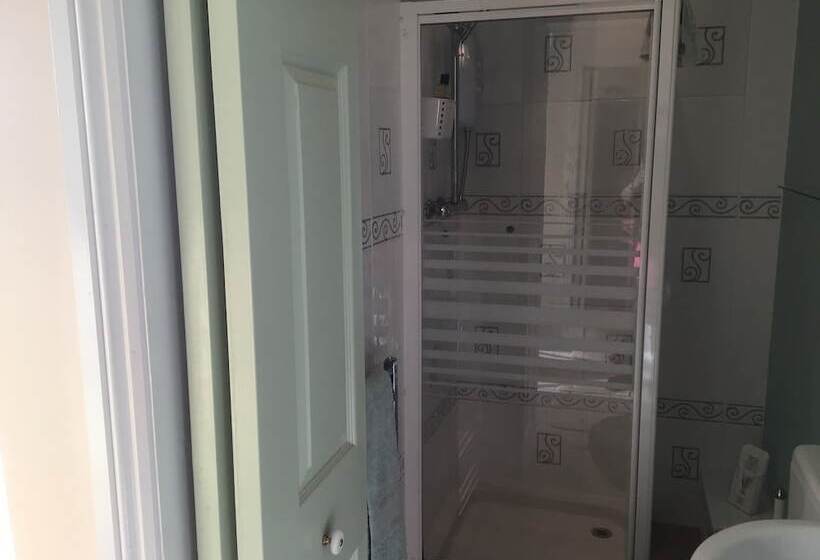 Drakewalls Bed And Breakfast