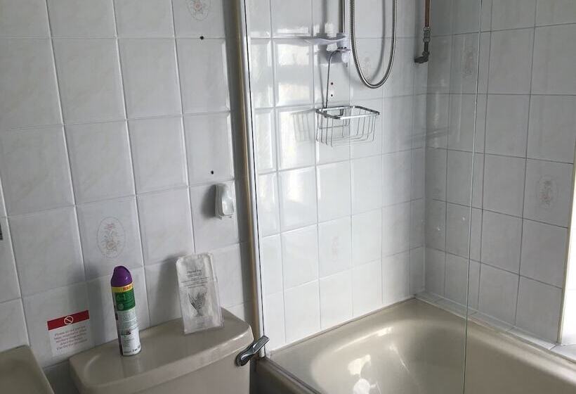 Drakewalls Bed And Breakfast