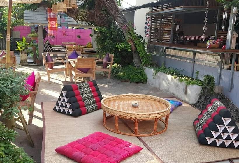 Отель 999 Triple Nine Guesthouse & Hostel Chiangmai