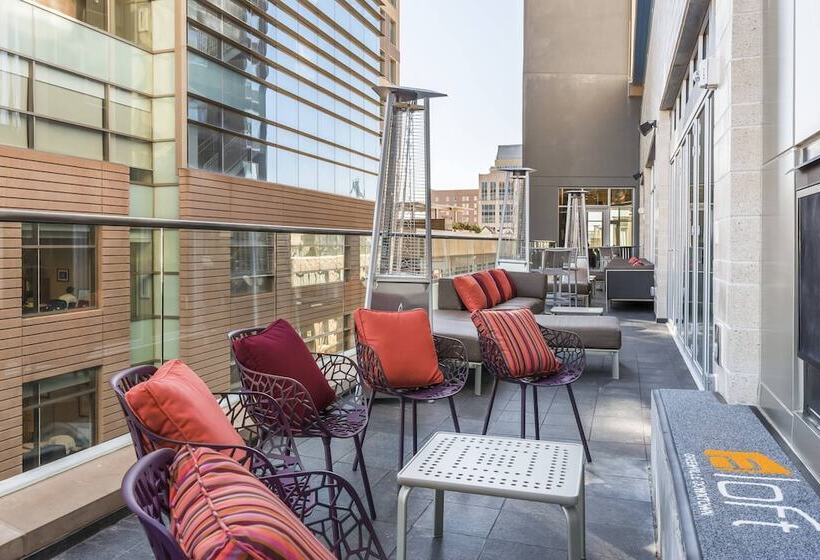 Отель Aloft Greenville Downtown