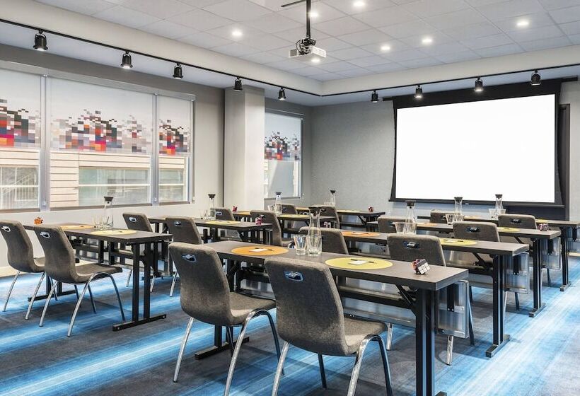 Отель Aloft Greenville Downtown