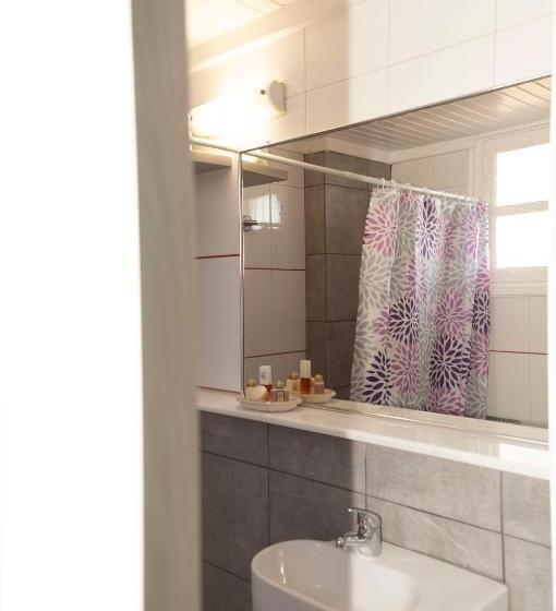 هتل Alpha Studios