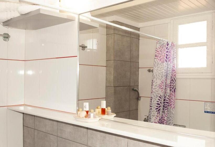 هتل Alpha Studios