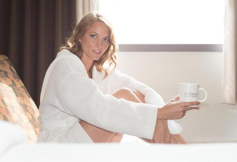 Applause Hotel Calgary Airport By Clique