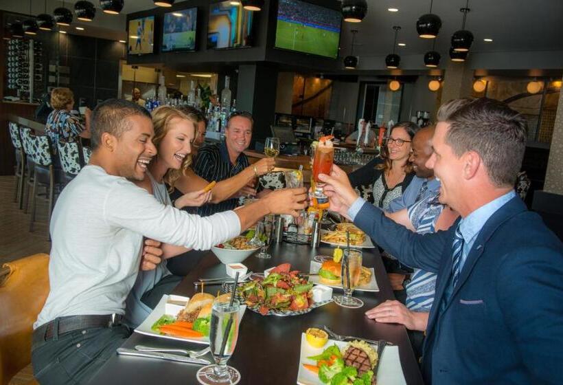 Applause Hotel Calgary Airport By Clique