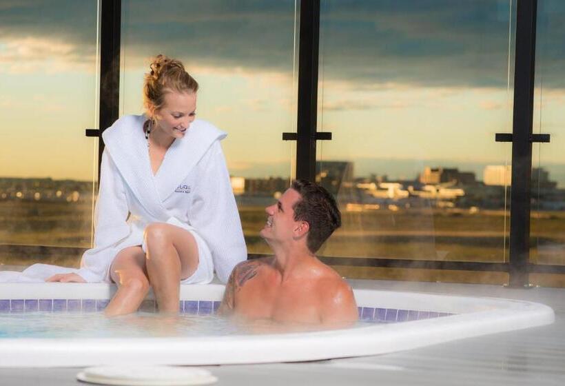 Applause Hotel Calgary Airport By Clique