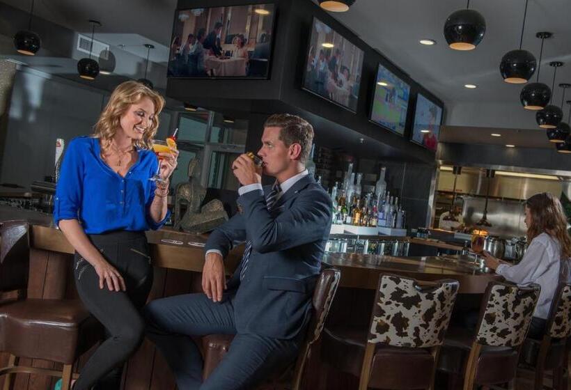 Applause Hotel Calgary Airport By Clique