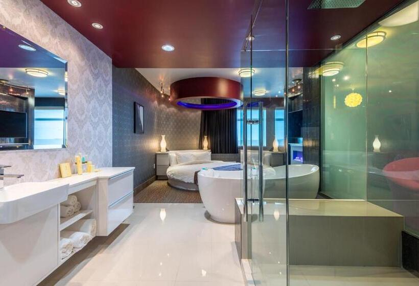 Applause Hotel Calgary Airport By Clique