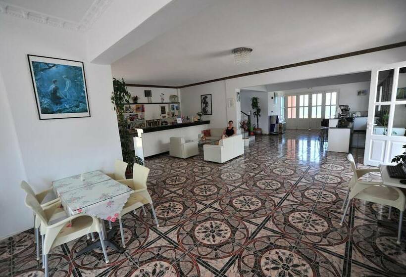 هتل Athena Palace