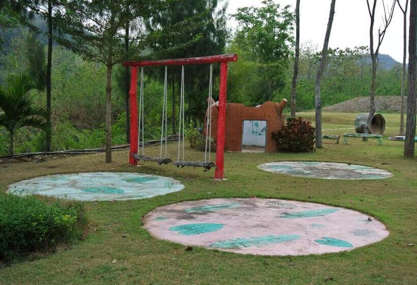 호텔 Baanraisooksangchan