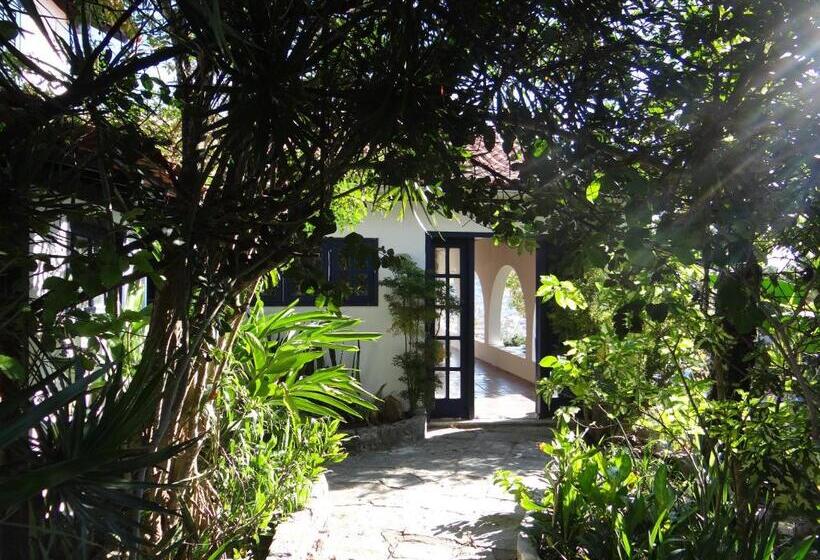 هتل Casa Dos Arcos Bed And Breakfast