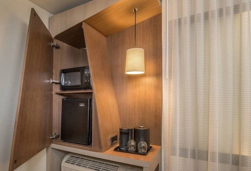 בית מלון כפרי Courtyard By Marriott Phoenix Mesa Gateway Airport