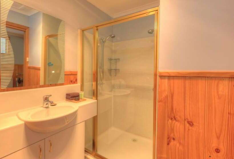 בית מלון כפרי Derwent Bridge Chalets & Studios