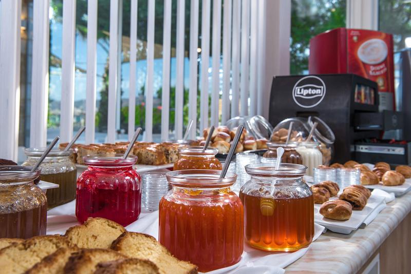 בית מלון כפרי Enorme Armonia Beach Resort