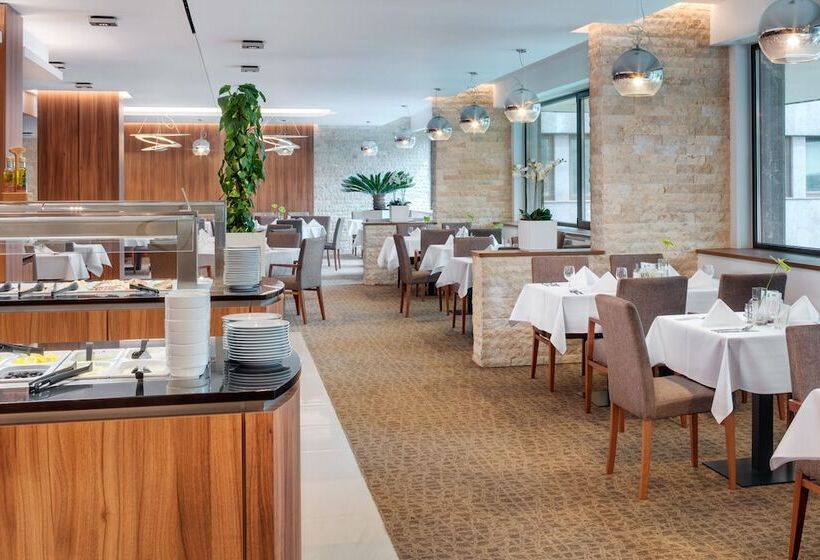 هتل Ensana Esplanade