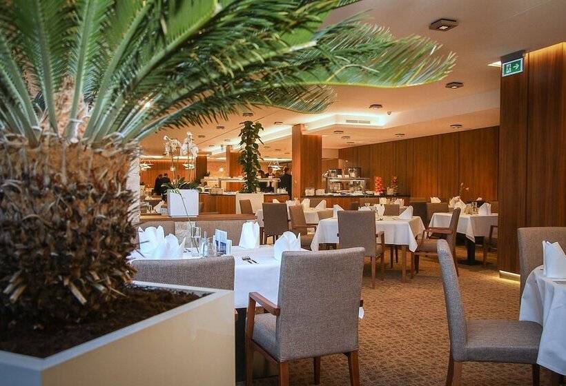 هتل Ensana Esplanade