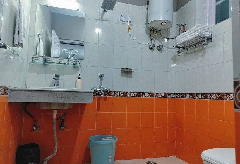 هتل Snow Crest Inn