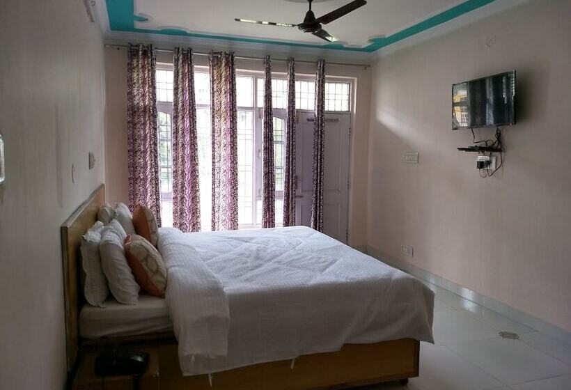 هتل Snow Crest Inn