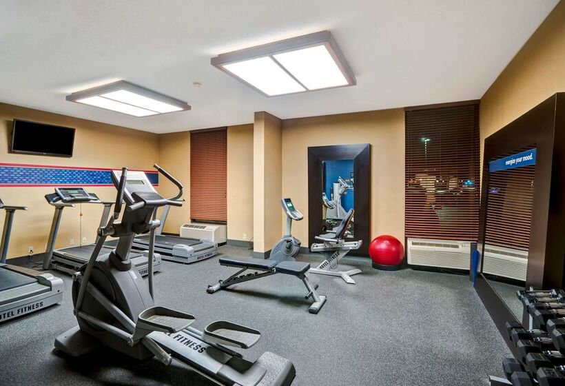 فندق Hampton Inn Fairmont