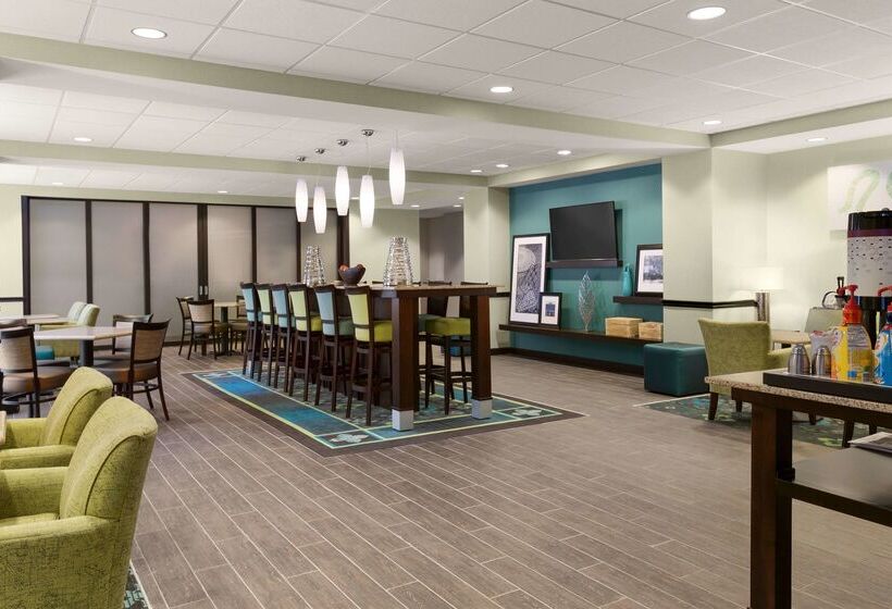 فندق Hampton Inn Fairmont