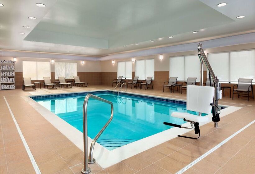 فندق Hampton Inn Fairmont