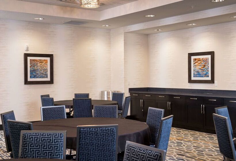 فندق Hampton Inn & Suites La Crosse Downtown