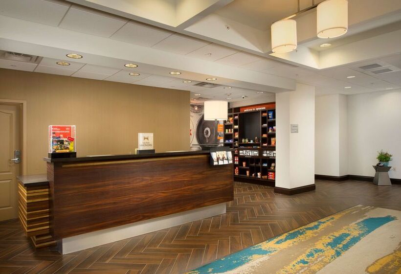 Отель Hampton Inn & Suites Syracuse/carrier Circle