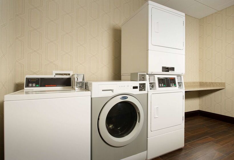 Отель Hampton Inn & Suites Syracuse/carrier Circle