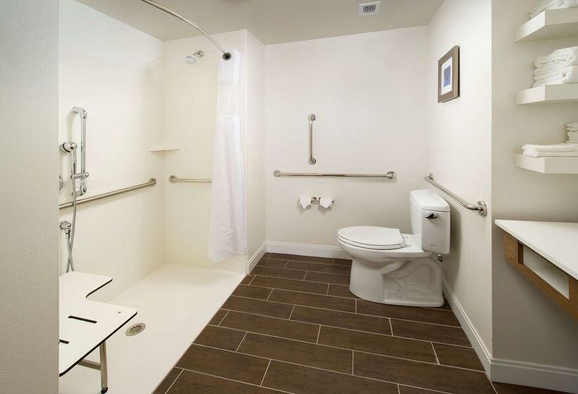 Отель Hampton Inn & Suites Syracuse/carrier Circle