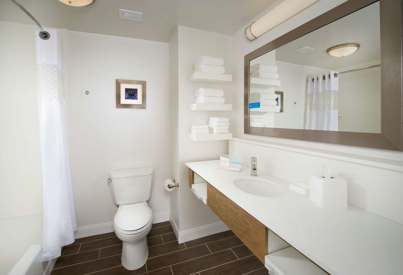 Отель Hampton Inn & Suites Syracuse/carrier Circle