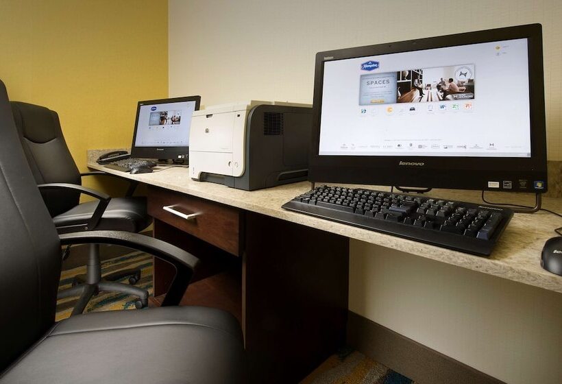 Отель Hampton Inn & Suites Syracuse/carrier Circle