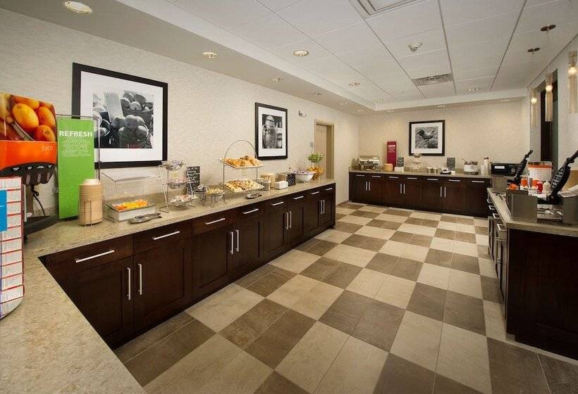 Отель Hampton Inn & Suites Syracuse/carrier Circle