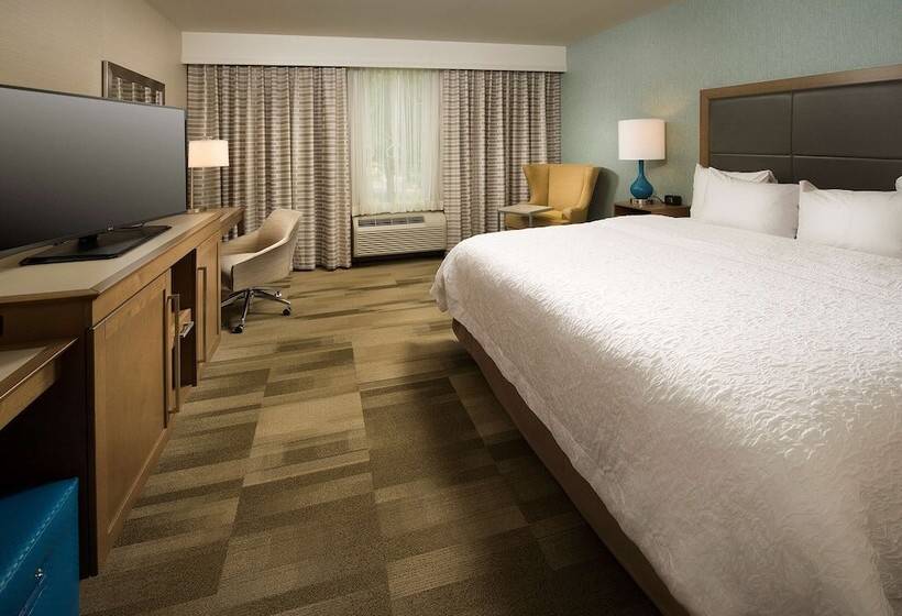 Отель Hampton Inn & Suites Syracuse/carrier Circle