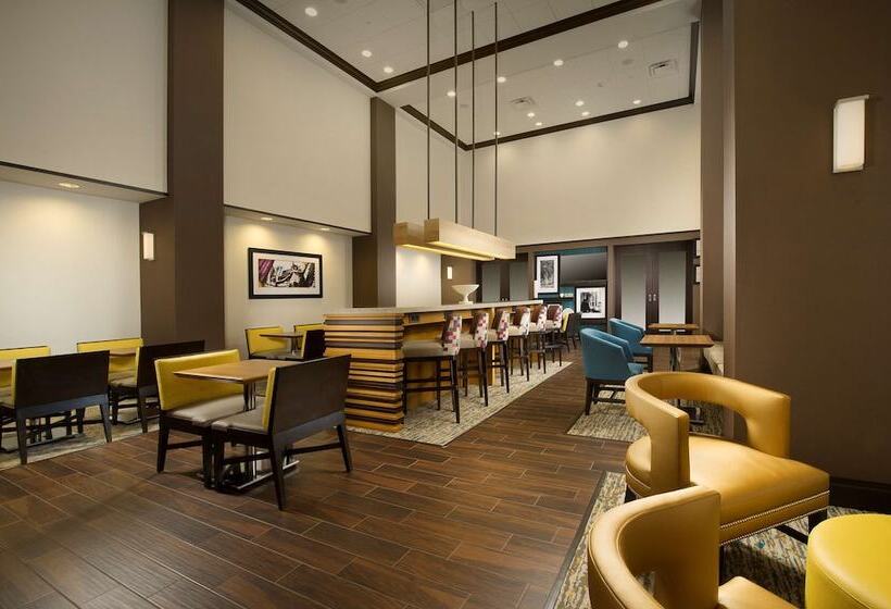 Отель Hampton Inn & Suites Syracuse/carrier Circle