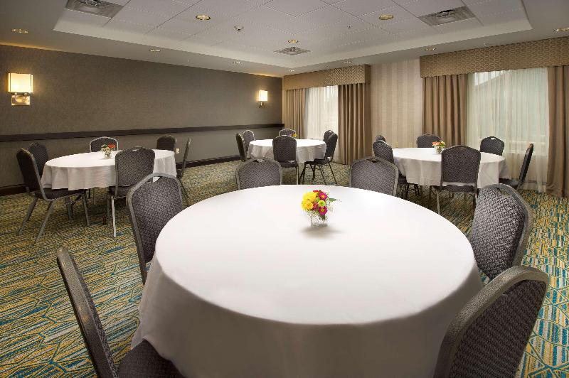 Отель Hampton Inn & Suites Syracuse/carrier Circle