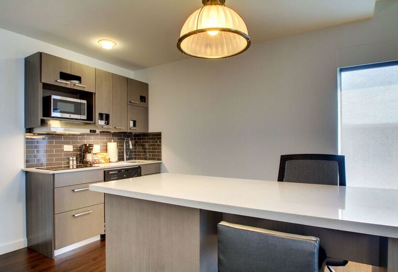 هتل Hyatt House Chicago/evanston