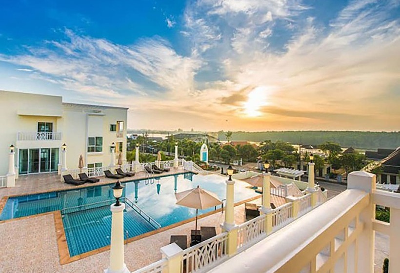 호텔 Krabi Front Bay Resort