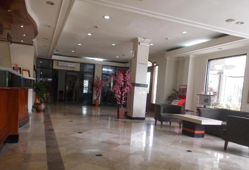 ホテル Mega Proklamasi