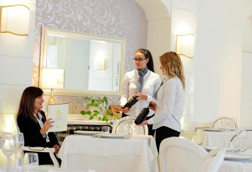 Отель Minori Palace