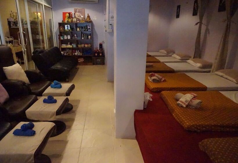 호텔 Number 1 Guesthouse & Restaurant