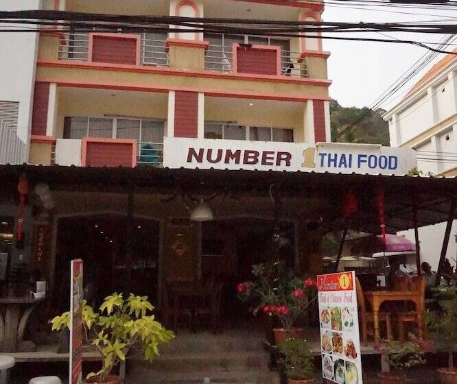 호텔 Number 1 Guesthouse & Restaurant